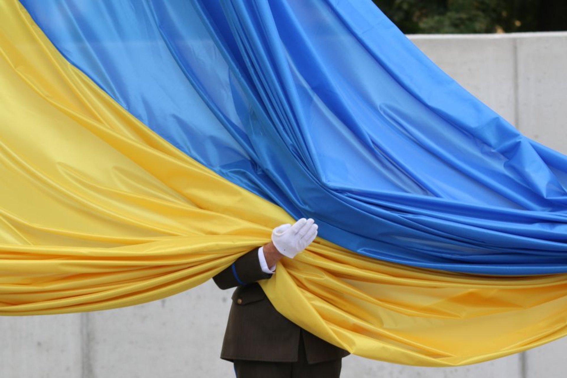 У Львові на найбільшому флагштоку за 12 млн грн урочисто підняли прапор України, фото ЛМР