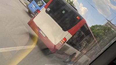 У Львові водії маршрутки підрізають один одного (ФОТО)