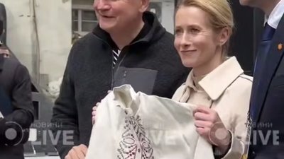 У Львові представниці ЄС із закордонних справ Каї Каллас подарували вишиванку
