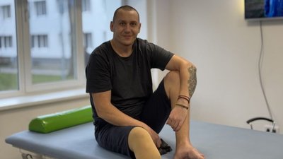 У Львові допомагають відновитись захиснику, який втратив ногу на війні