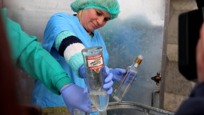 На Львівщині розпочали найбільшу публічну утилізацію алкоголю (ФОТО)