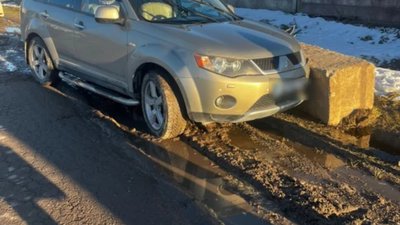У Львові водій в’їхав у бетонний блок
