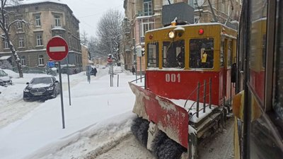 У Львові через сніг перестали курсувати трамваї (ФОТО)