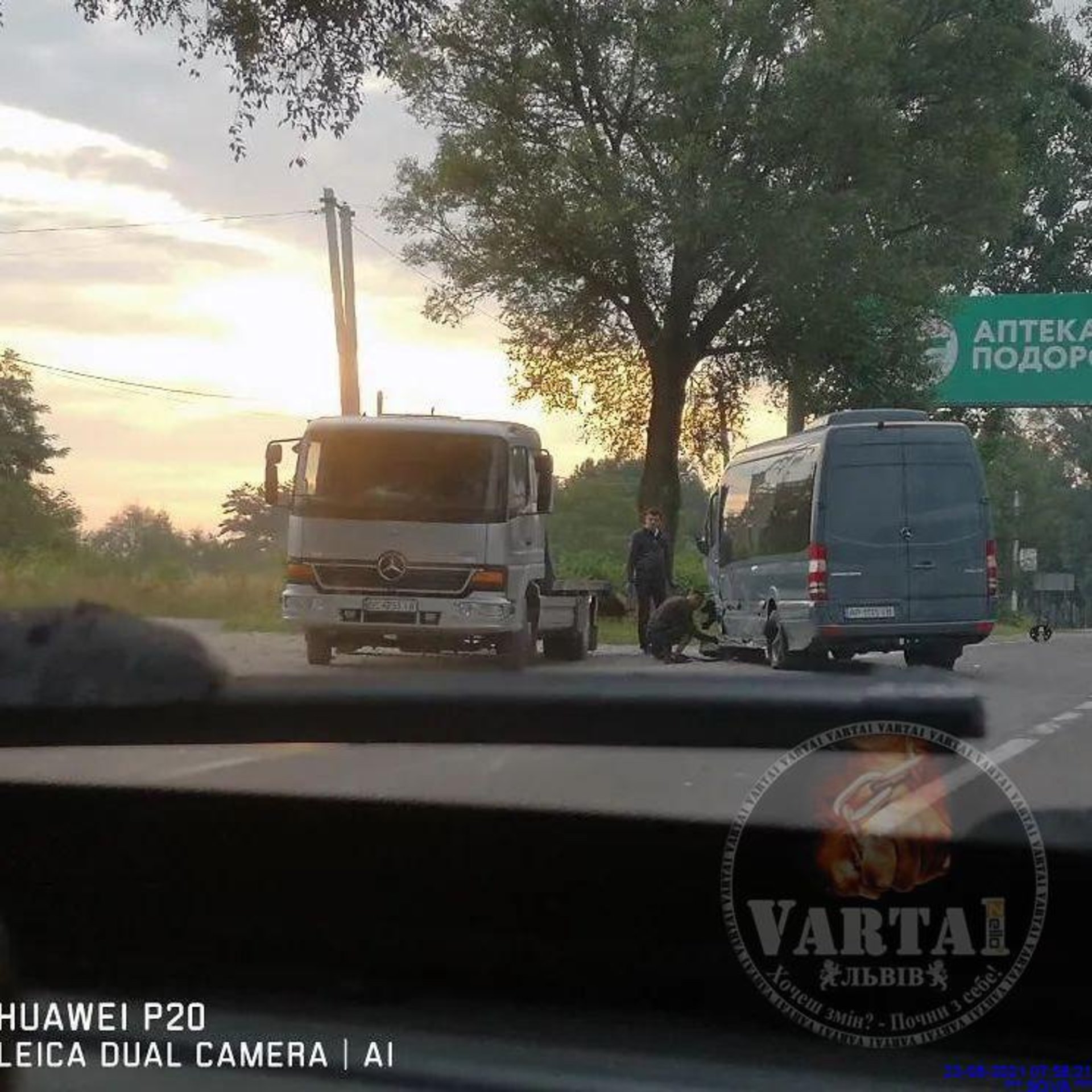 На трасі "Львів - Краковець" не розминулись автомобілі, фото Варта-1