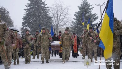 У Стебнику попрощались із поліцейським (ФОТО)