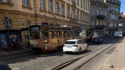 У Львові поплавило трамвайні колії