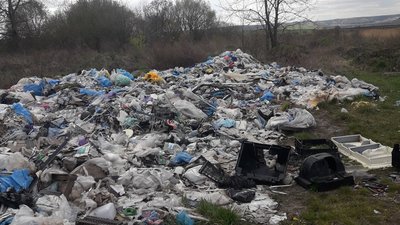 У Пустомитівському районі виявили два несанкціоновані сміттєзвалища