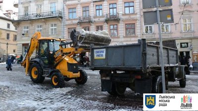 Зранку у Львові працювало 8 одиниць снігоприбиральної техніки