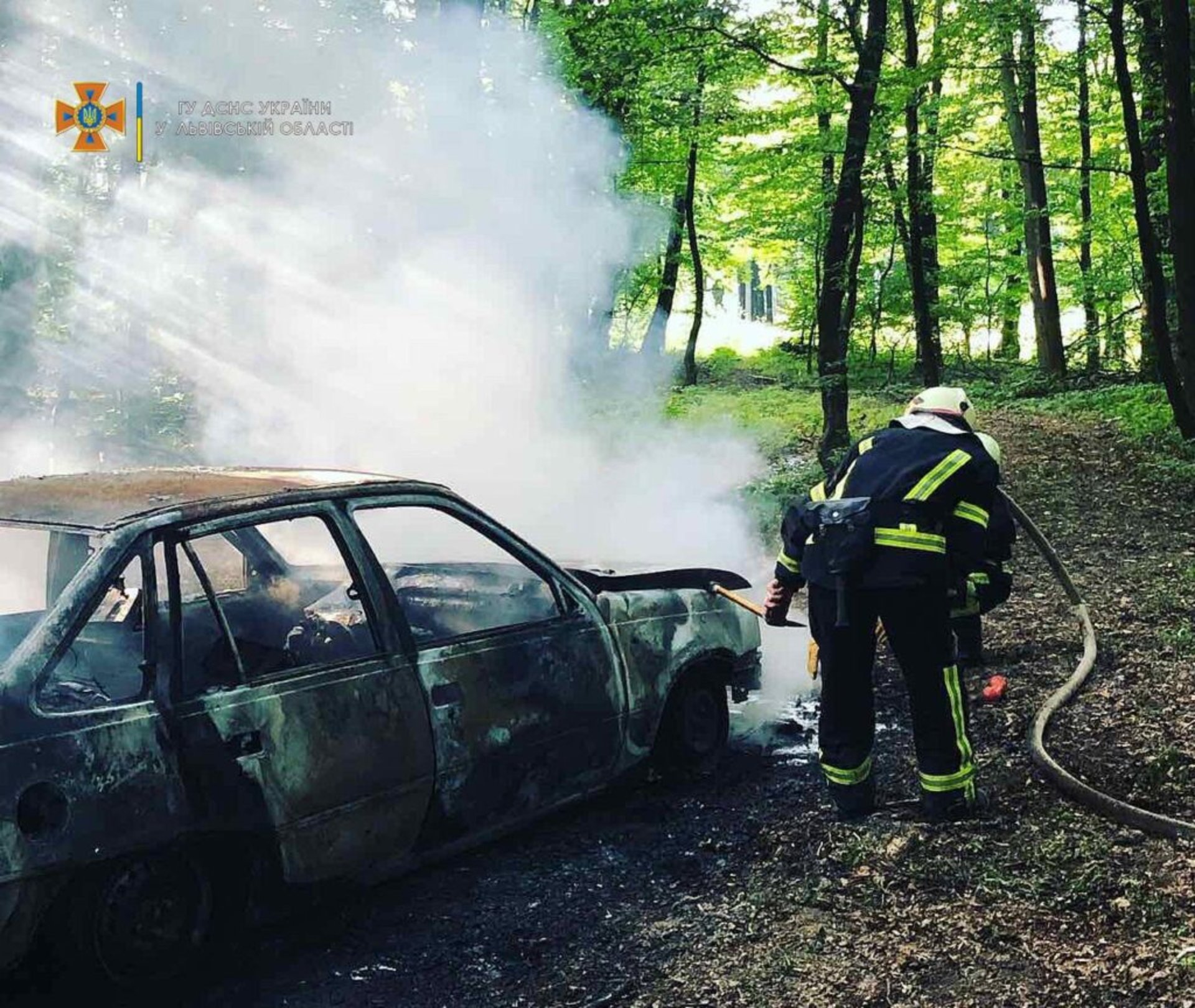 На Львівщині згоріли два автомобілі