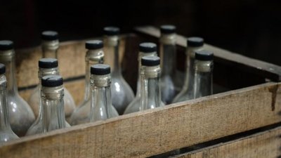 У Львові знищать понад тисячу пляшок контрафактного алкоголю
