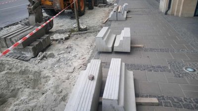 У Львові під час війни вирішили міняти бордюри (ФОТО)