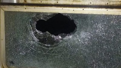 На Львівщині вдруге за тиждень невідомі закидали камінням поїзд: є постраждалі (ФОТО)