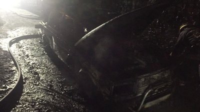 На Яворівщині за ніч згоріло дві автівки