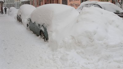 У Львові комунальники не реагують на прохання мешканців розчистити вулицю (ВІДЕО)
