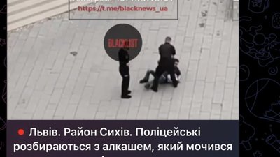У Львові поліція скрутила чоловіка (ВІДЕО)