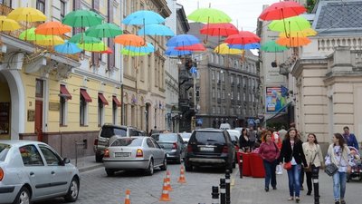 У Львові студент вижив після падіння з третього поверху