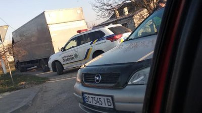 На Львівщині мотоцикліст не розминувся із автомобілем (ФОТО, ВІДЕО)