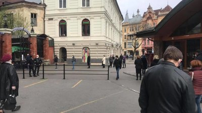 У центрі Львова вишикувалась черга на ринок (ФОТО)