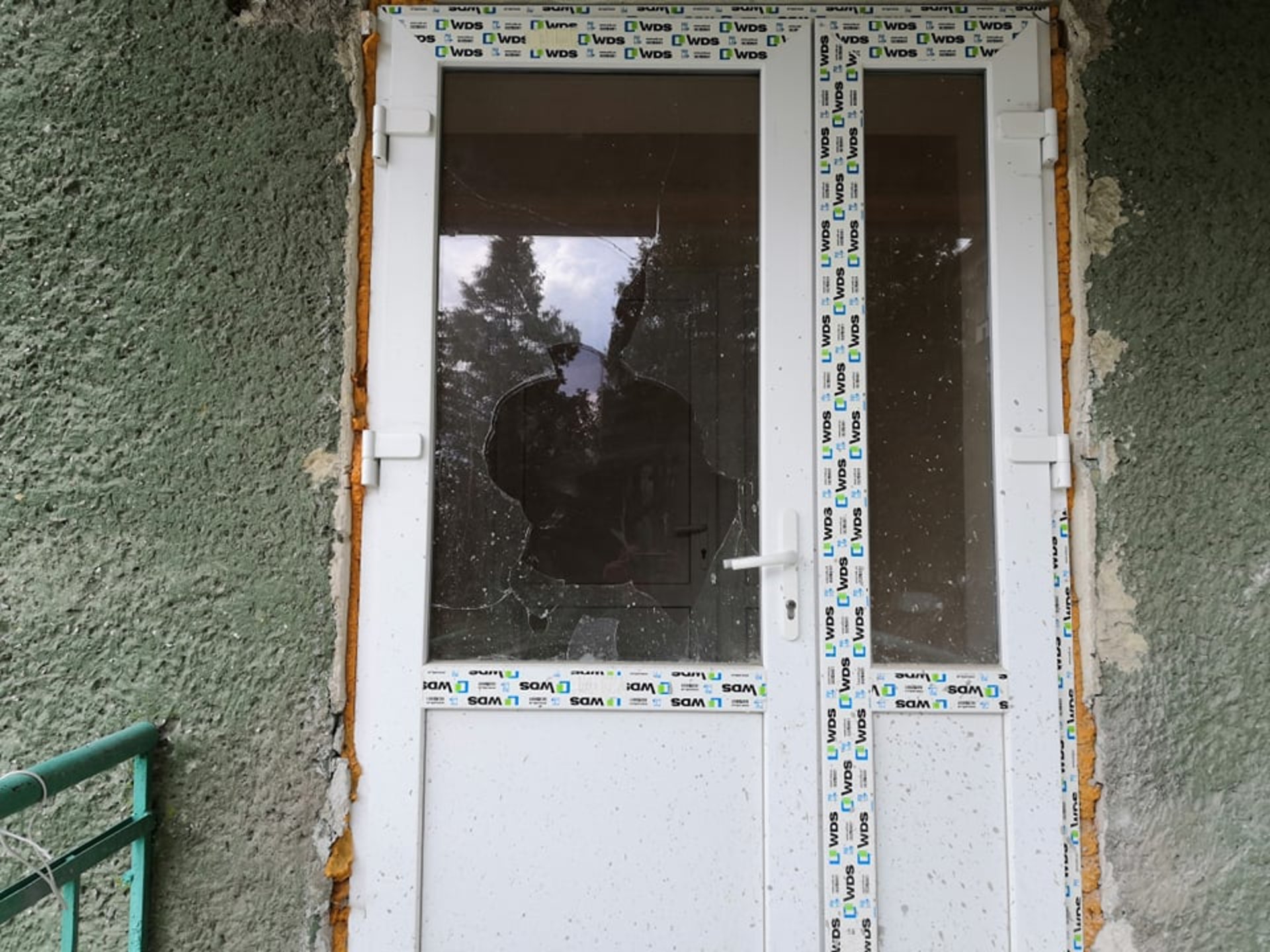 На Львівщині у лікарні побили вікна. Фото - прес-служба ДМР
