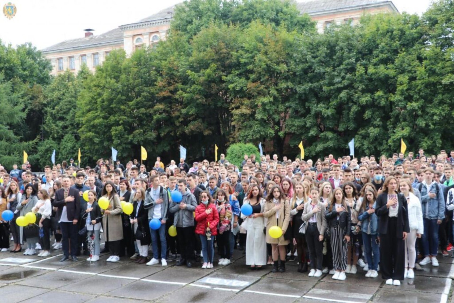 Національний лісотехнічний університет України зібрав на своїй площі у Львові сотні студентів першокурсників