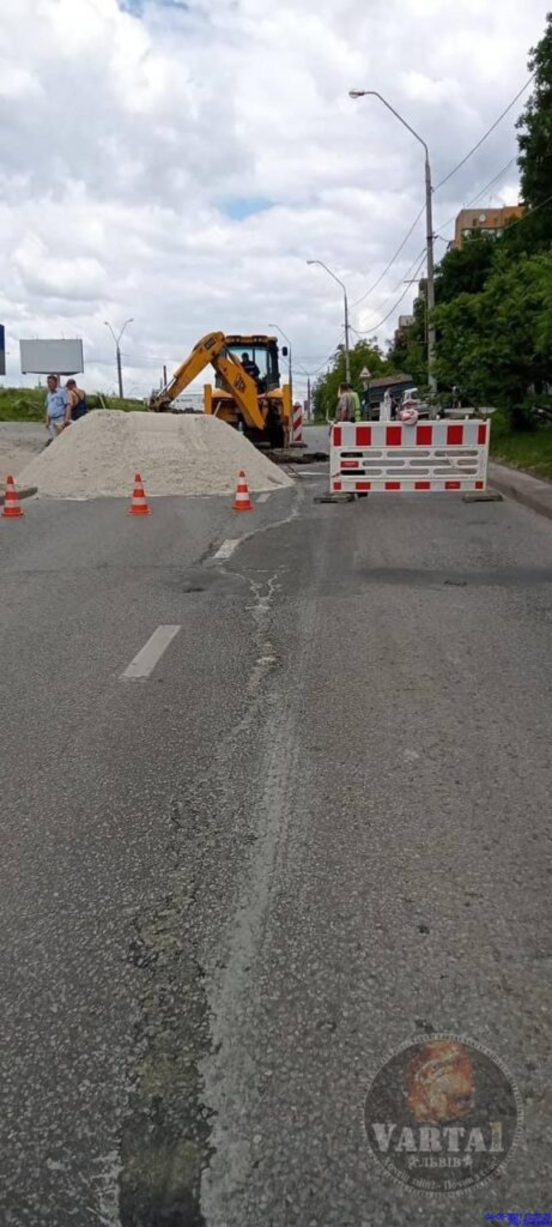 У Львові комунальники у п’ятницю вирішили ускладнити рух, фото Варта-1