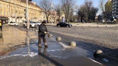 Як у Львові миють вулиці (ФОТО)