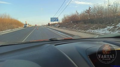 У Львові через слизьку дорогу водій зніс три стовпи (ФОТО)