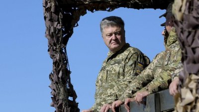 Порошенко оголосив про припинення воєнного стану в Україні