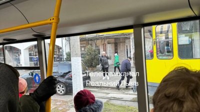 У Львові зупинився рух трамваїв зі спального району