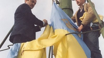 Цього дня, у 1990 році, над міською Ратушею Львова було піднято синьо-жовтий прапор (ВІДЕО)