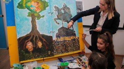 Діти з Львівщини долучились до створення мандрівної книги про соборну Україну