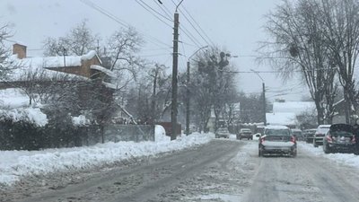 У Львові у спальному районі не прибирають сніг