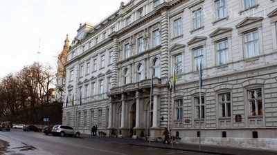 Держслужбовців позбавлять щомісячних премій, - Кабмін