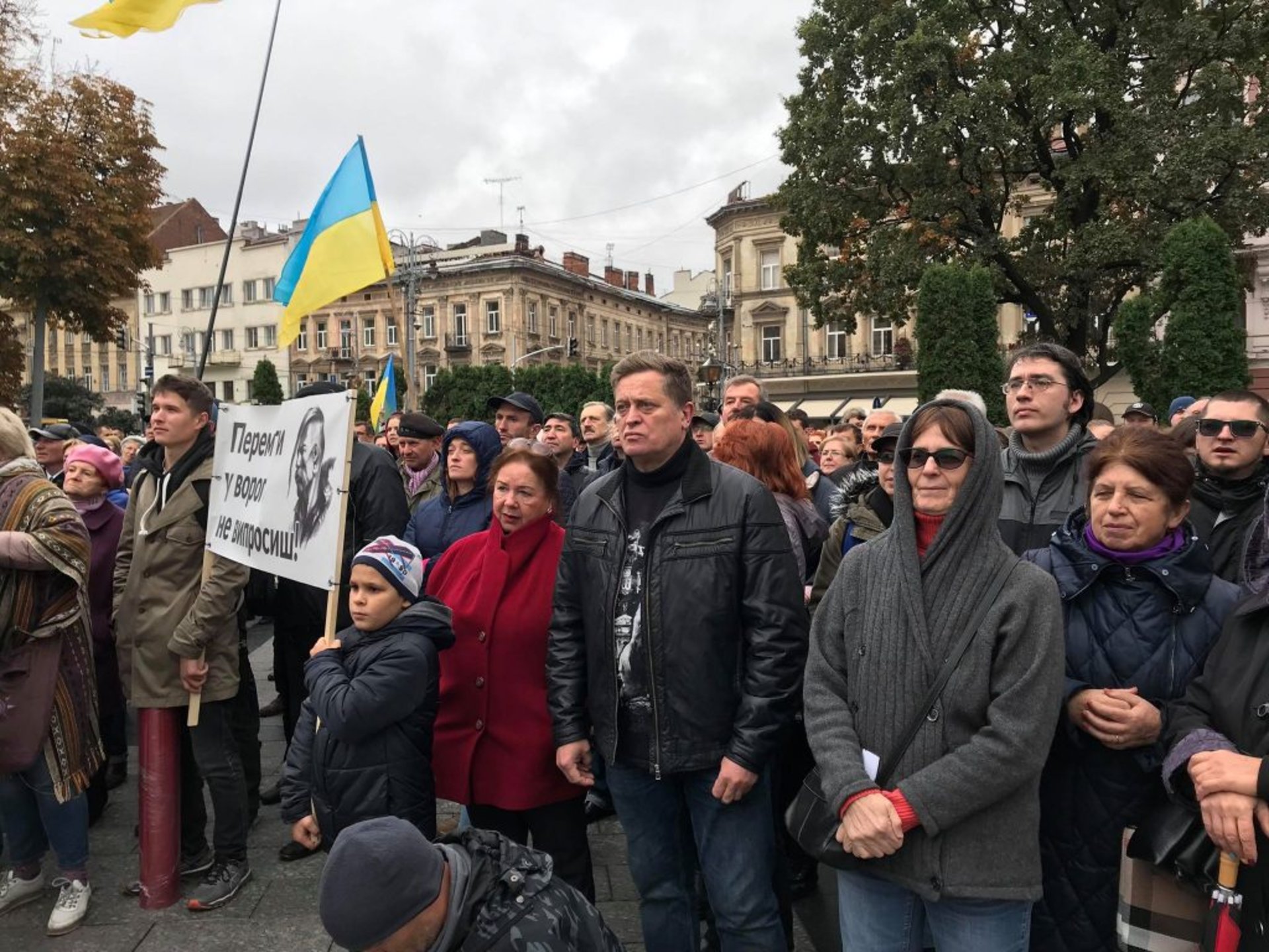 "Ні капітуляції!": львів'яни масово вийшли на віче. Фото: "Четверта студія".