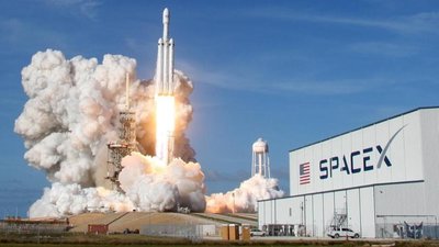 SpaceX готується до наймасштабнішого космічного запуску в історії