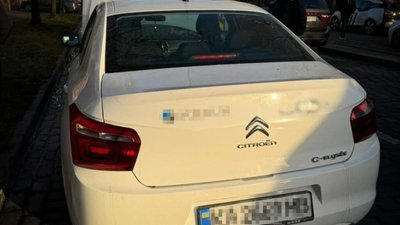 У Львові під час руху спалахнула автівка