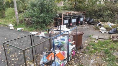 Улюблений район Садового потопає у будівельному смітті (ФОТО)
