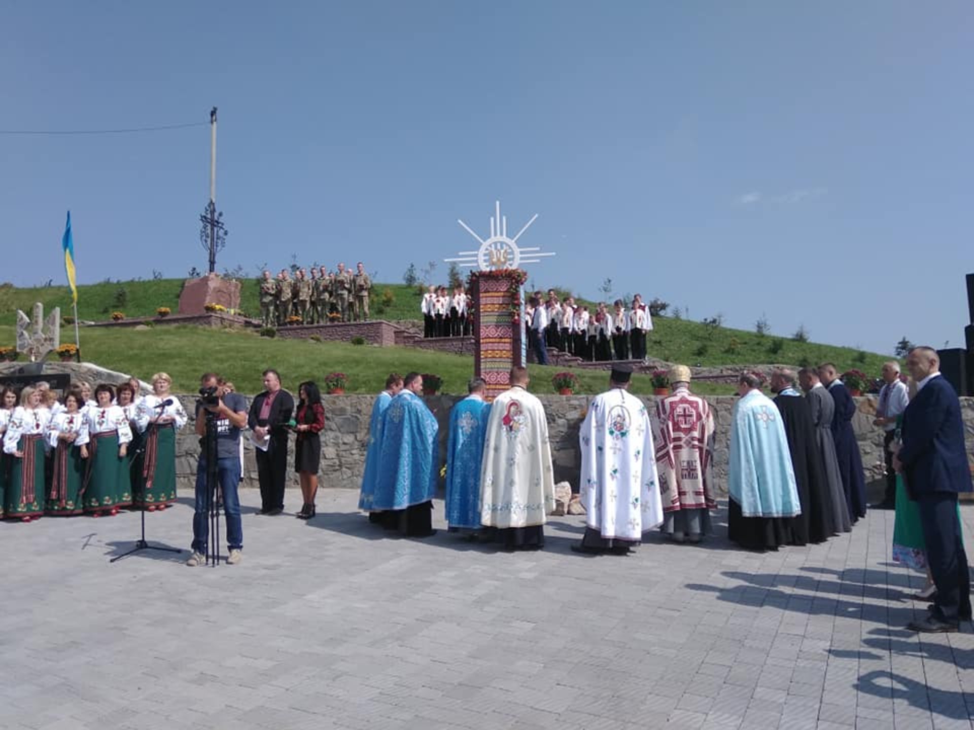 Найдовший яворівський пиріг - на Львівщині встановили рекорд України. Фото - прес-служба ЛОДА
