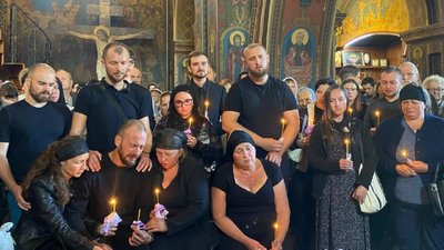 У Вінниці попрощалися з чотирирічною Лізою, яка загинула внаслідок ракетного удару росіян (ФОТО, ВІДЕО)