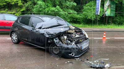 На Львівщині не розминулись автомобілі (ВІДЕО)