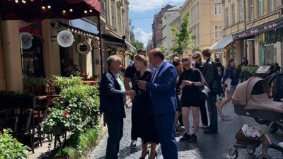 Нардеп Цимбалюк вигуляв Тимошенко вулицями Львова