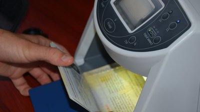 На кордоні з Польщею затримали українця, якого розшукували за вчинення злочину (ФОТО)