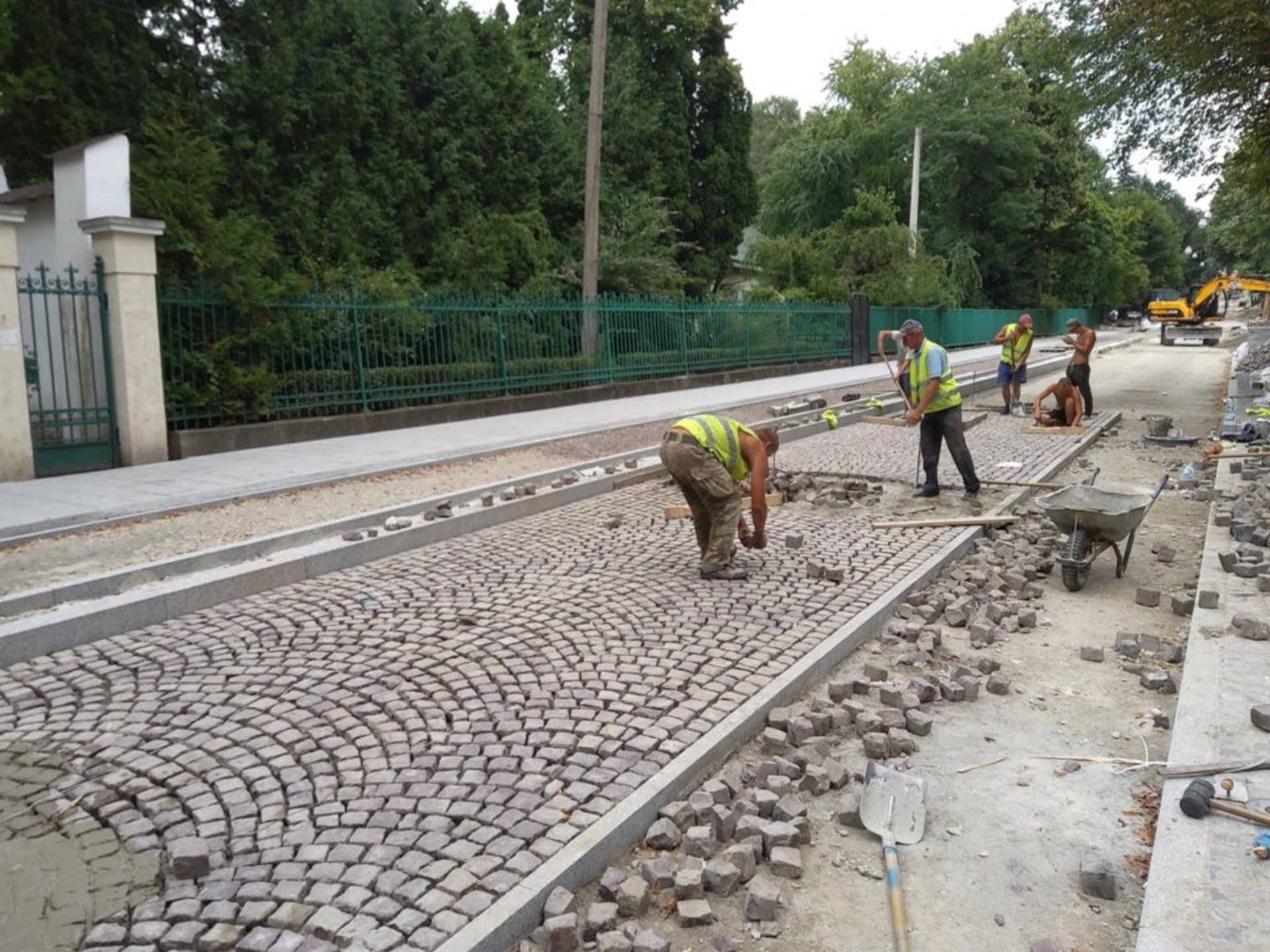 У Львові на Пекарській почали викладати бруківку, фото Олег Шмід
