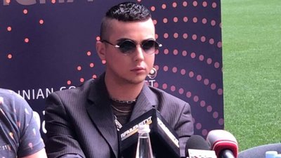 MELOVIN отримав розкішний букет троянд від нареченого