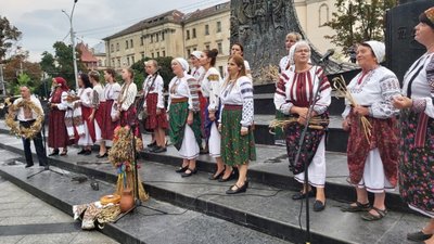 У центрі Львова відбулося мистецьке дійство “Обжинки”