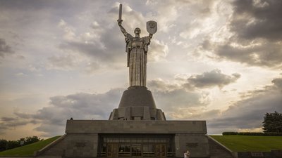 У “Дії” запустили опитування щодо щита монумента “Батьківщина-мати”
