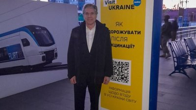 Битва за Київ виграна, - Держсекретар США сфотографувався на столичній заправці