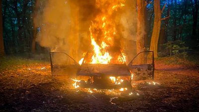 У Винниках вщент згорів автомобіль (ФОТО, ВІДЕО)