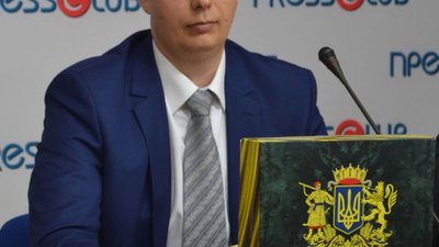 Офіційне змалоросійщення розпочалося, - історик про переїзд АП в "Український дім"