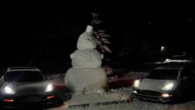 На Львівщині зліпили сніговика висотою 3,2 метри (ФОТО)